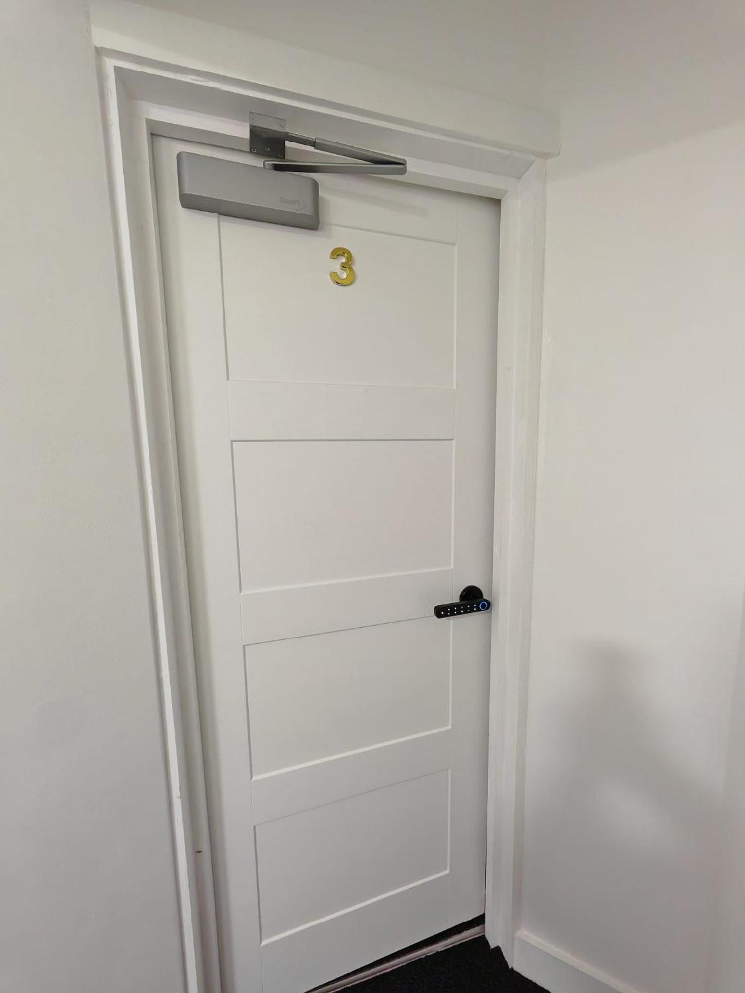 Stay Hub City Centre - Self Check-In Birmingham Room photo