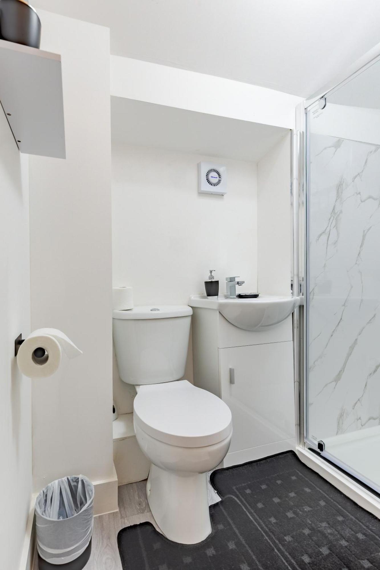 Stay Hub City Centre - Self Check-In Birmingham Room photo